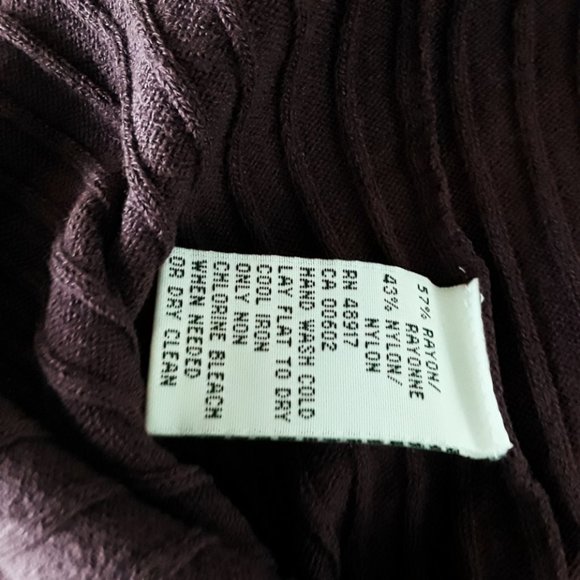 Ribbed Berry Turtleneck  Sweater, M - Picture 6 of 6